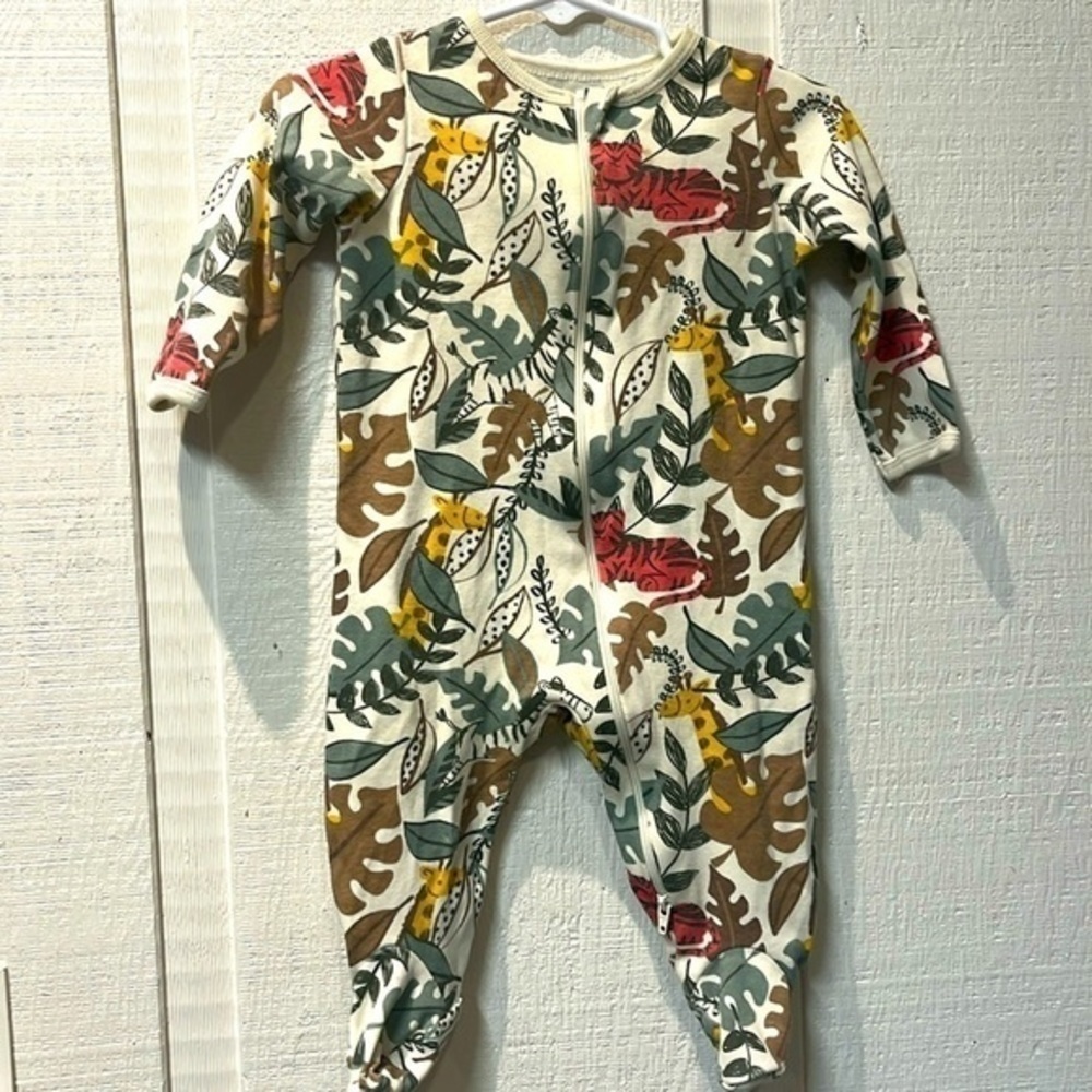 Wonder Nation Jungle print zip sleeper size 3-6 months